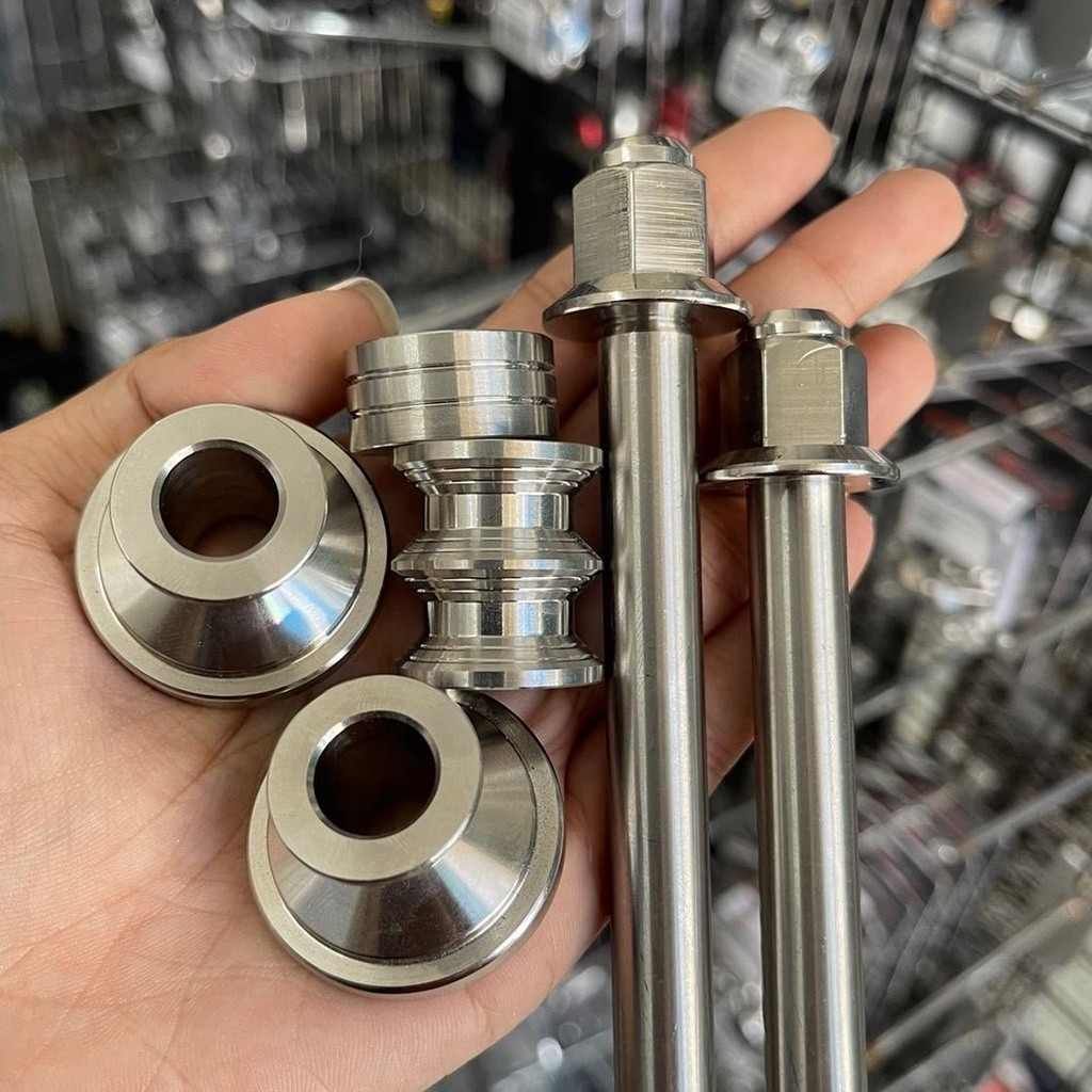 ชุดสุดคุ้ม แกนล้อหน้า+แกนล้อหลัง+บูชล้อหน้า+บูชล้อหลัง ใส่ได้กับW125I/Sบังลม หัวเถิกไมล์ดิจิตอล W125LED2023 ได้6ชิ้น