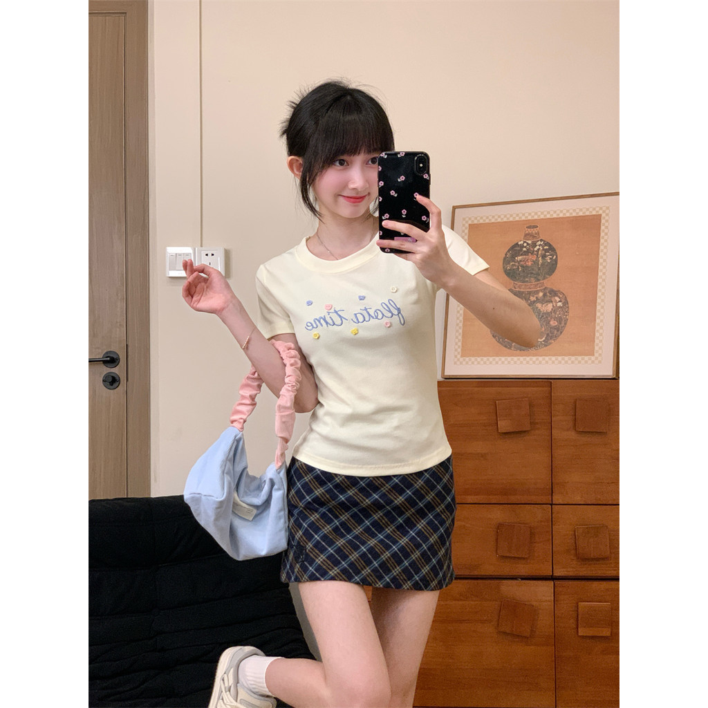 COD✅ (กรุงเทพจัดส่งสินค้า)เสื้อยืดครอป แขนสั้น เวอร์ชั่นเกาหลีของกระแสน้ำแน่นเข้ารูปพอดีสั้นเอวสูงบางผู้หญิงด้านบน2025