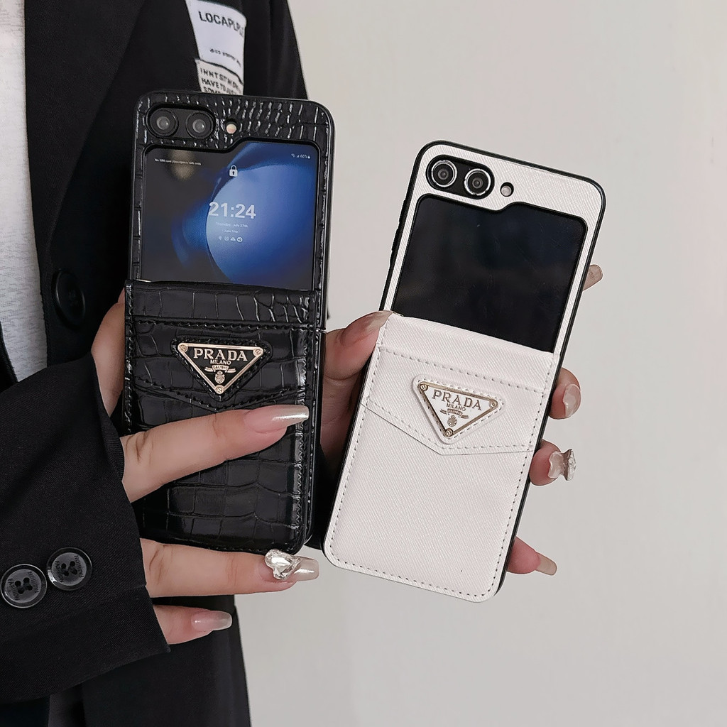 SAMSUNG หรูหราวินเทจที่มีผู้ถือบัตรกรณีโทรศัพท์สําหรับ ซัมซุง กาแลคซี Z พลิก6 5 4 3 2พรีเมี่ยมหรูหรากันกระแทกปลอกสําหรับ Z พลิก6 5ก ออกแบบเฉพาะกรณีป้องก