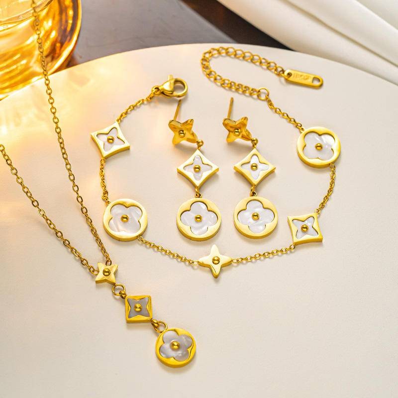 2024 สไตล์ใหม่ 18K Gold VCA สร้อยคอชุด Four-leaf Clover สร้อยคอสร้อยข้อมือชุด Lucky Charm แฟนของขวัญไม่จางหาย