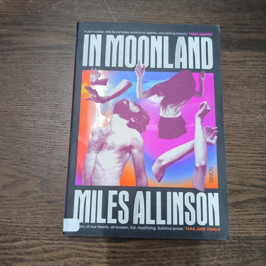 ใน Moonland Miles Allinson