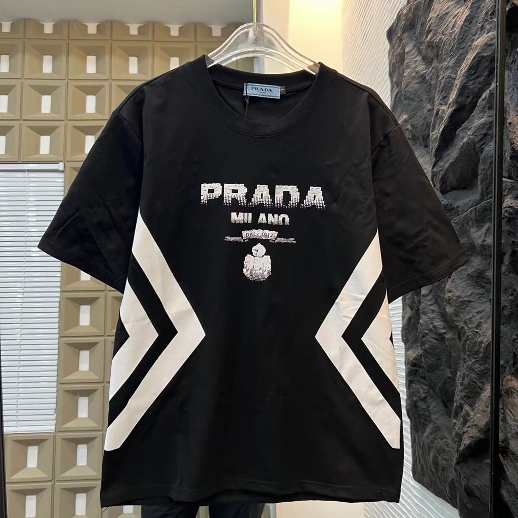 Prada2024 เสื้อยืดผู้ชาย Street Wear Thin Casual Slim เสื้อยืดแขนสั้นผู้ชาย