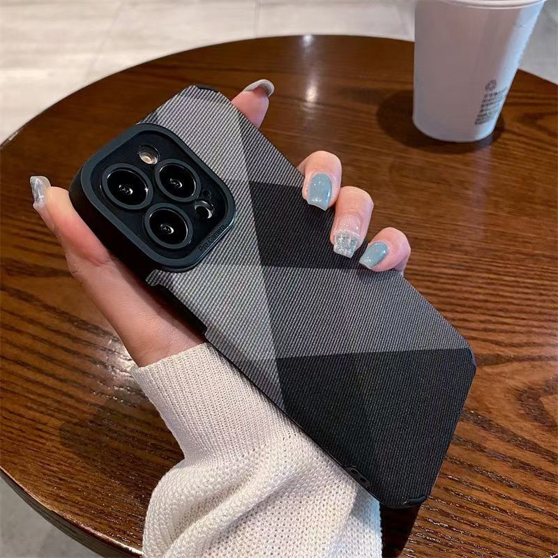 Iphoneblack และ White Diagonal CheckCreative Niche Premium ใหม่ฤดูใบไม้ร่วงกันกระแทกเคสโทรศัพท์สําหรับ IPhone7 7Plus X XR XS IPhone11 12 13 14 15 Plus Pro Max