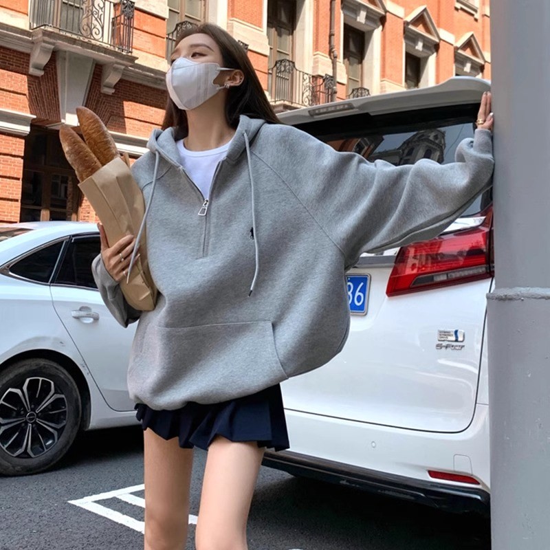 ฤดูใบไม้ร่วงใหม่ผู้หญิงเกาหลีครึ่งซิปปักหลวมแขนยาวเสื้อกันหนาวหมวก 240912