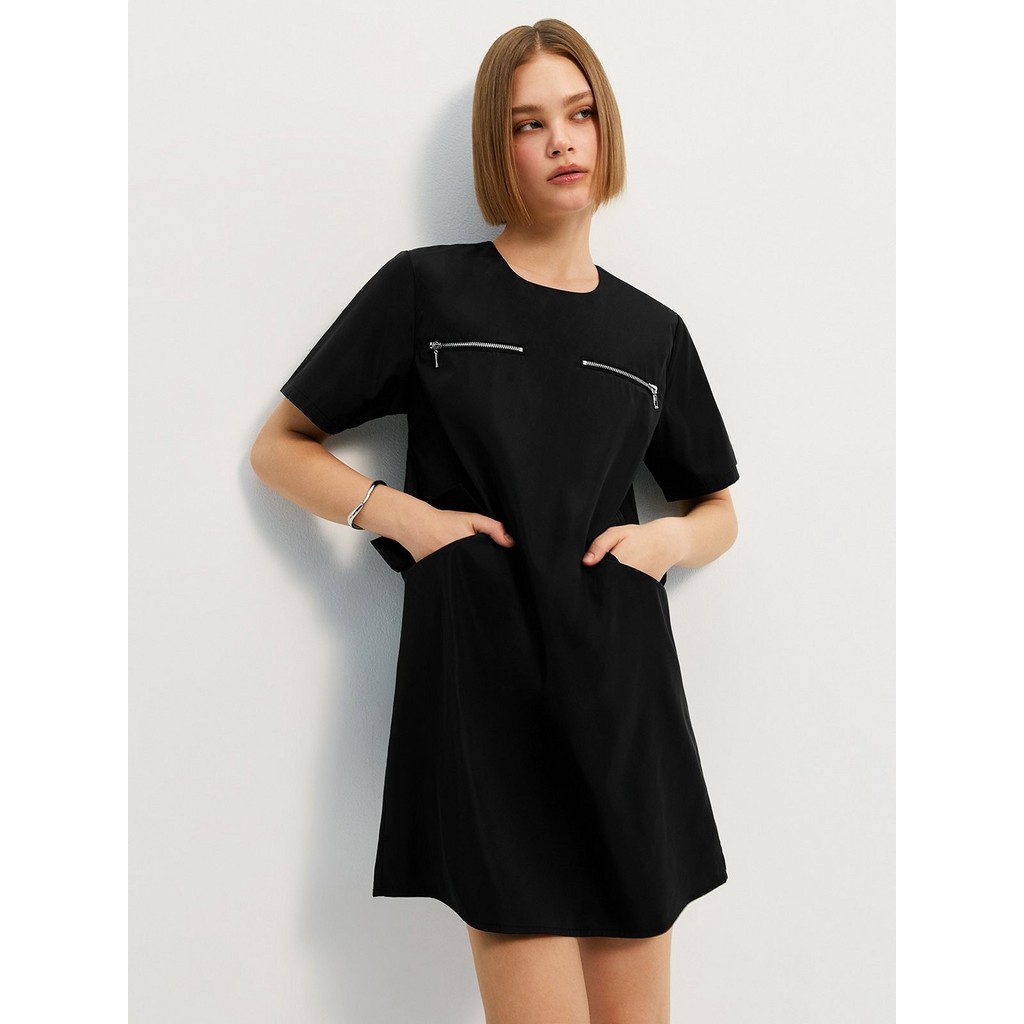 [Pomelo] มินิเดรสมาพร้อมดีเทลกระเป๋าด้านหน้า / Zipper Pocket Detail Mini Dress