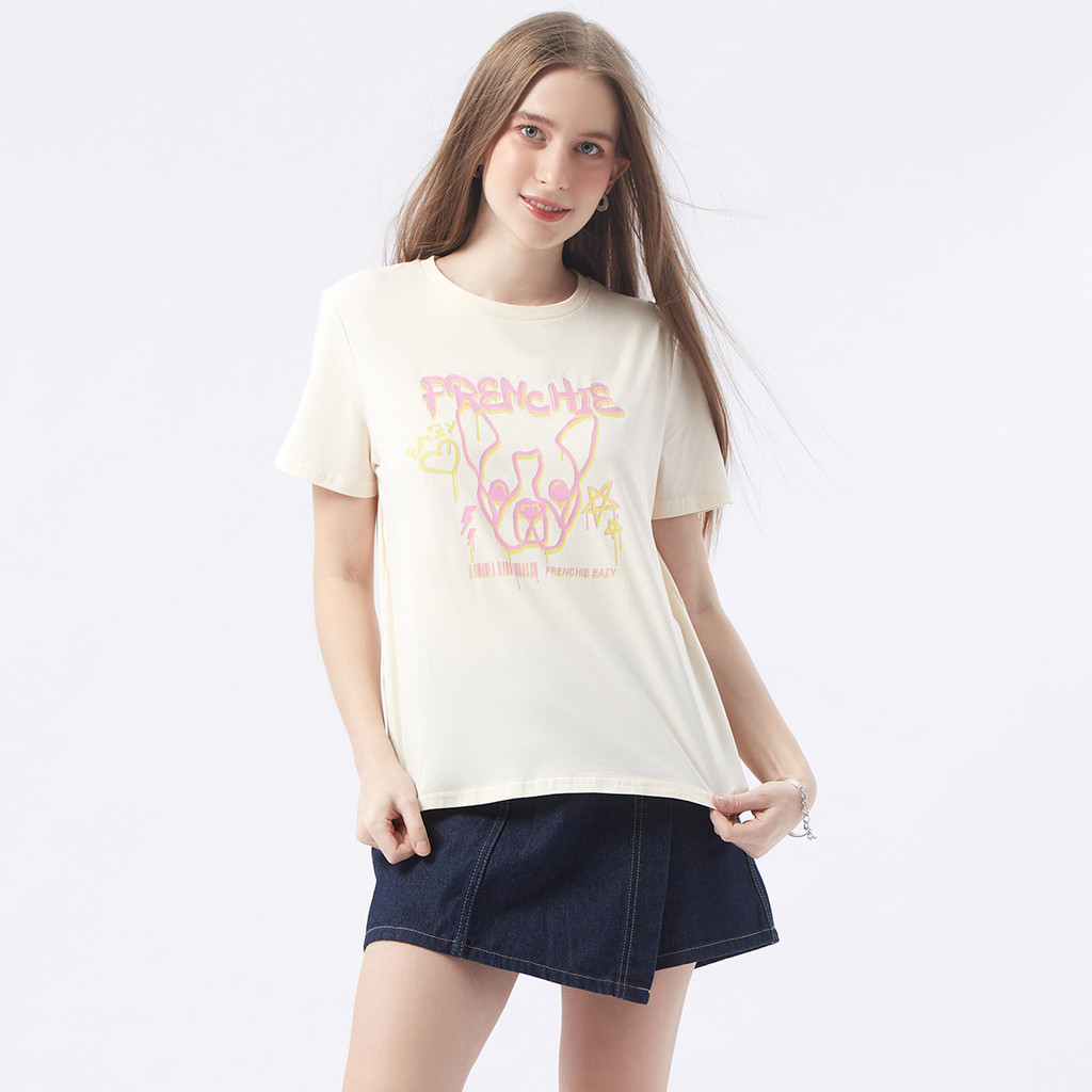 ESP เสื้อทีเชิ้ตลายเฟรนช์ชี่ อีซี่ ผู้หญิง สีเบจ | Frenchie Eazy Print Tee Shirt | 06256