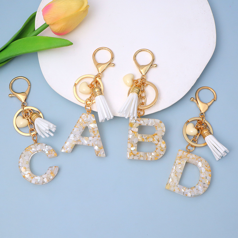 1ชิ้นหัวใจรัก26จดหมายพวงกุญแจพู่สีขาวเรซิ่นตัวอักษรเริ่มต้นพวงกุญแจกระเป๋าถือจี้ของขวัญ