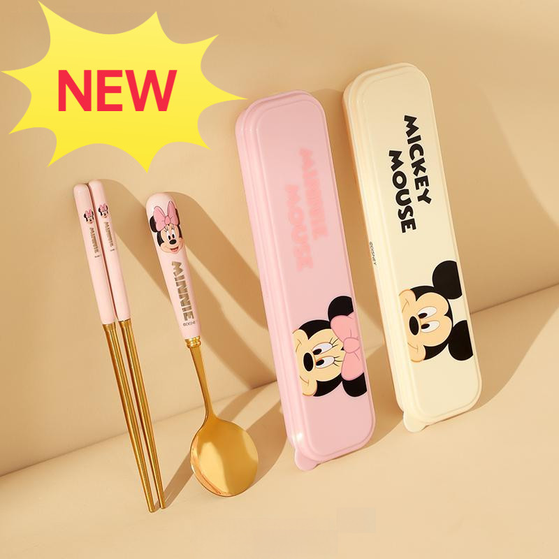 Graby2024 Disney ชุดช้อนตะเกียบสแตนเลส กล่องเก็บของ Mickey หนึ่งคนใช้บนโต๊ะอาหารสแตนเลสแบบพกพานักเรียนประถมเฉพาะบนโต๊ะอาหารกล่องเก็บของพนักงานออฟฟิศขายร้อนมาใหม่ [Awesome