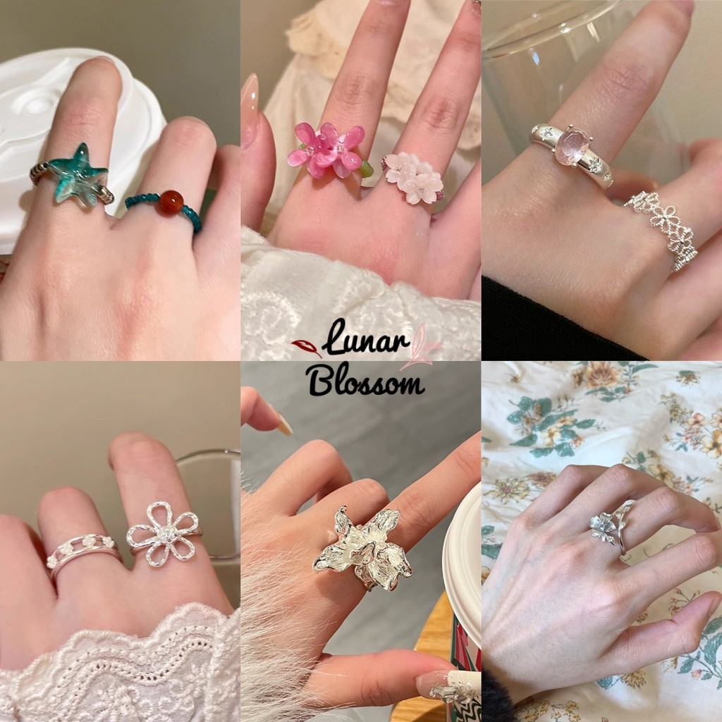 Lunar Blossom 💕💕 แหวนผู้หญิง สีโดพามีน ดอกโรแลนด์สีชมพู การตกแต่งด้วยมุก แฟชั่นหวานๆ แหวนสวยๆ