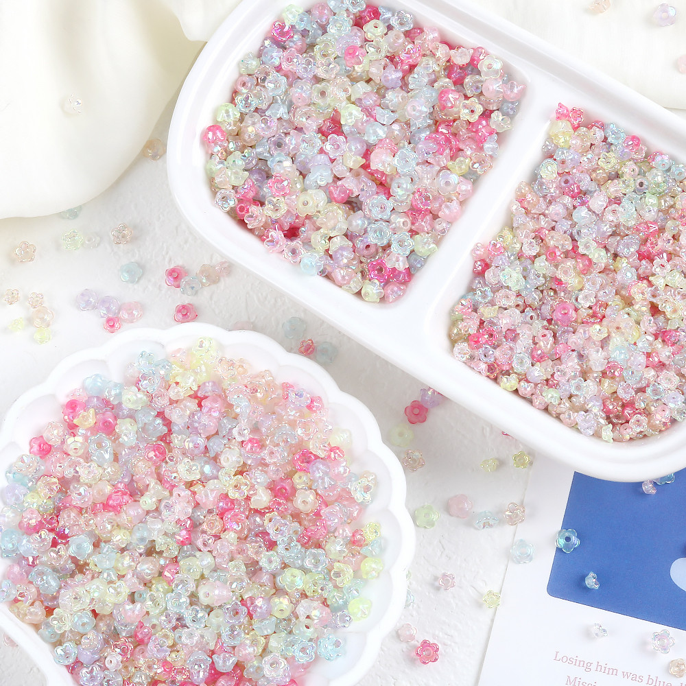 ลูกปัดเรซิ่นดอกไม้สีสันสดใสขนาด 4 และ 6 มิลลิเมตร สำหรับประดับเสื้อผ้า DIY พร้อมใช้งานในการทำสร้อยคอ สร้อยข้อมือ และอุปกรณ์เย็บผ้า
