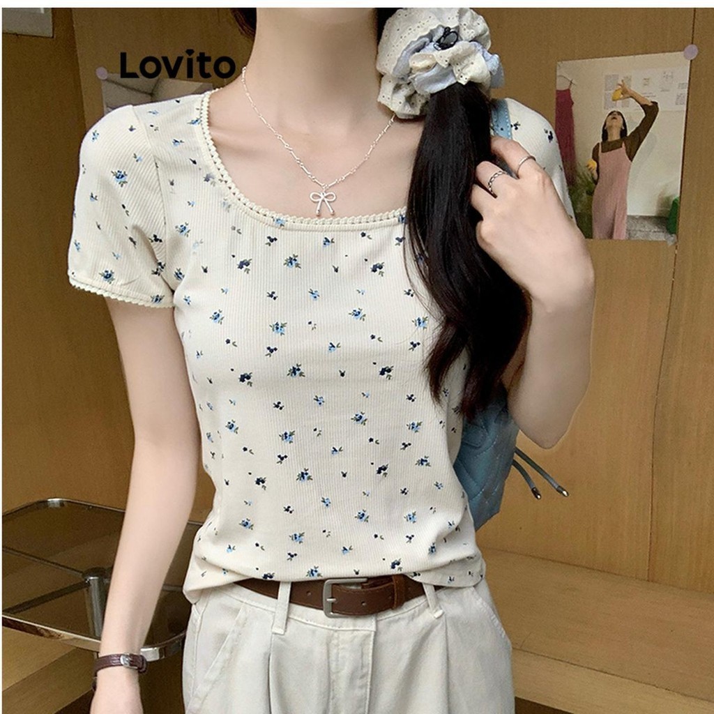 Lovito เสื้อยืดลายลูกไม้ลายดอกไม้ ดิทซี่ ลำลองสำหรับผู้หญิง LNM72366