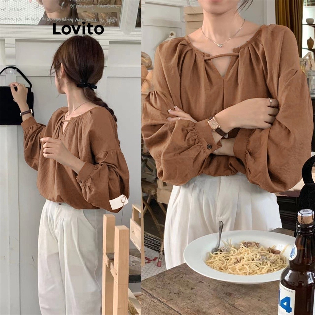 Lovito เสื้อเบลาส์ผู้หญิง แขนทรงบิชอป แบบคัทเอาท์ ผูกเชือก สีพื้น สไตล์ลำลอง LNE29469 (สีน้ำตาลมอคค่า)