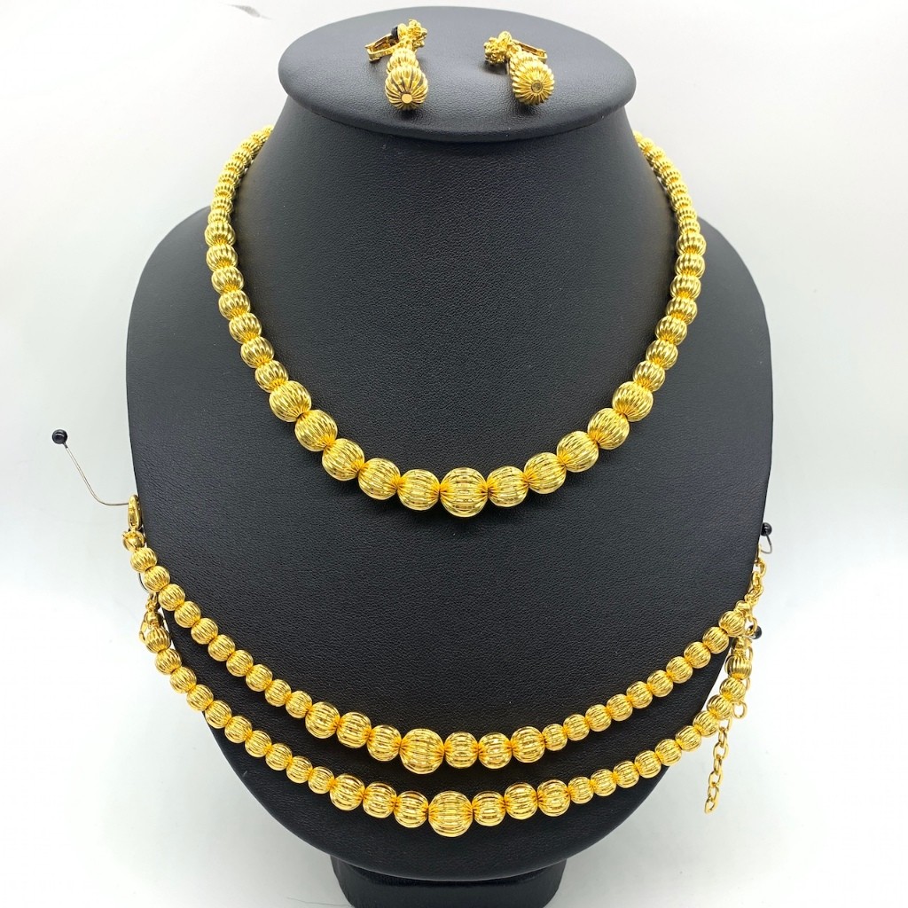 ชุดสร้อยคอพร้อมต่างหู และสร้อยข้อมือ สีทอง สไตล์ลูกปัดกลมgdr