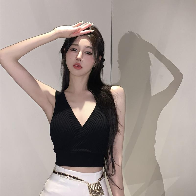 Grace เสื้อกล้ามแขนกุดคอวีลึก สายเอี๊ยมฤดูร้อนเซ็กซี่สำหรับผู้หญิง เสื้อถักสั้น เก๋ สวมใส่สบาย จัดส่งที่รวดเร็ว #28918