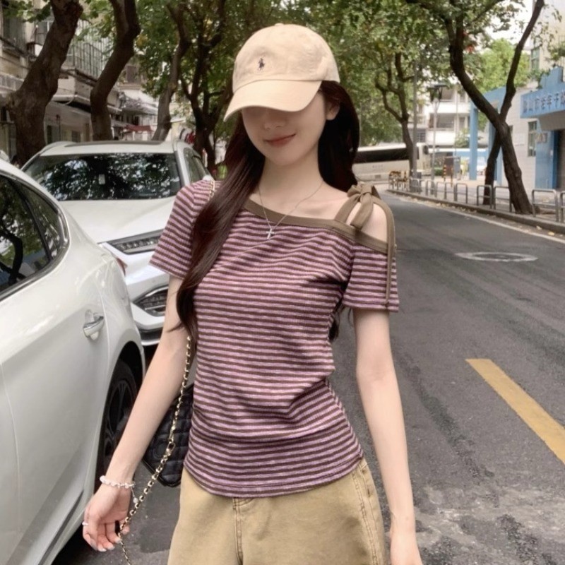 ผ้ากวางโจวเกาหลีใต้ไม้ไผ่หลุมแถบสีคมชัดลายปกแนวทแยงปิดไหล่แขนสั้นเสื้อยืดผู้หญิงฤดูร้อน Pure Desire 