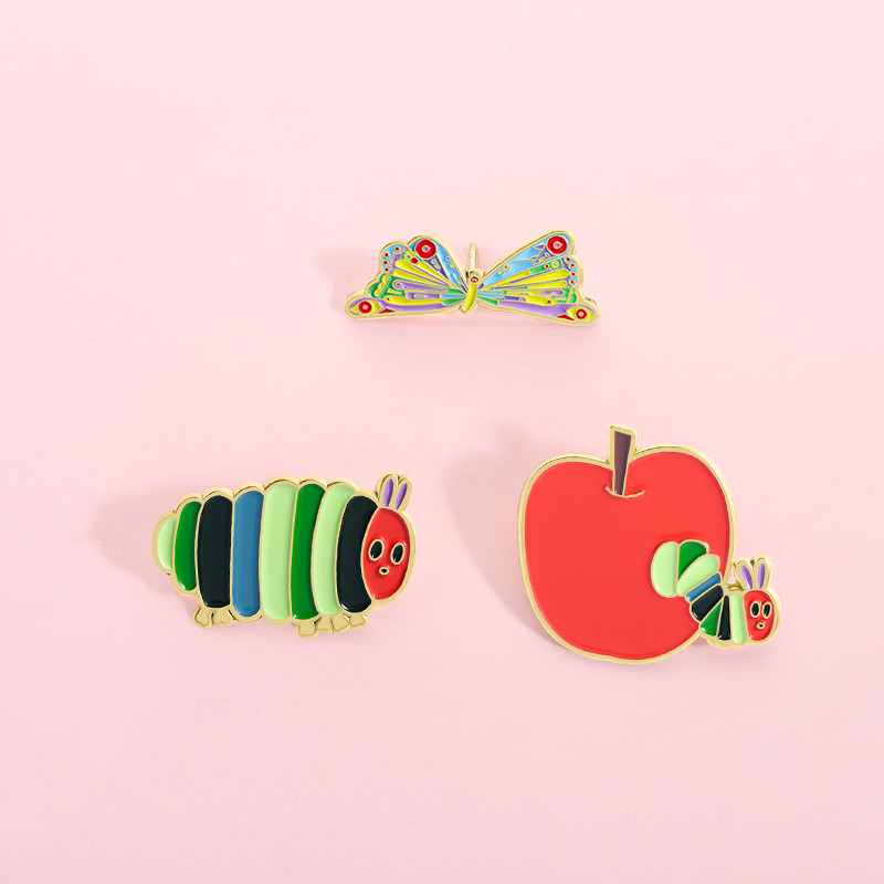 หนังสือภาพ The Very Hungry Caterpillar กับเข็มกลัดโลหะน่ารัก ออกแบบสร้างสรรค์ สำหรับเด็กและวัยรุ่น