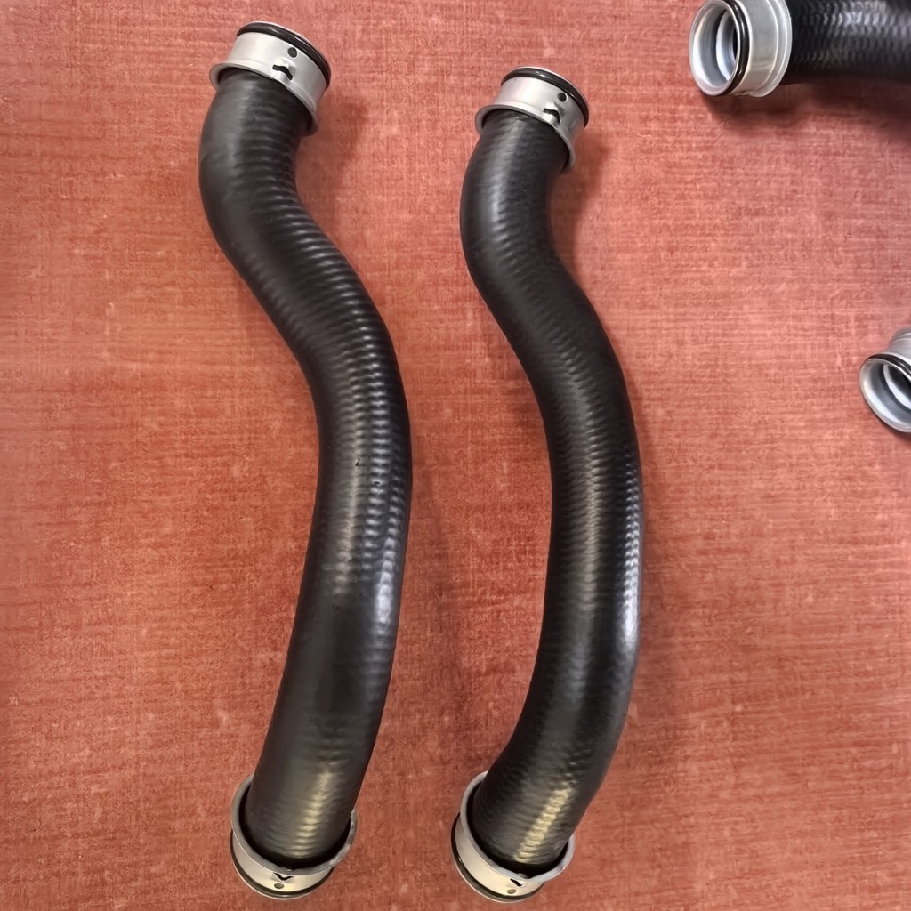 อะไหล่รถยนต์จากโรงงาน เหมาะสําหรับหม้อน้ํา Mercedes-Benz E-Class W212 Ho 2045011582