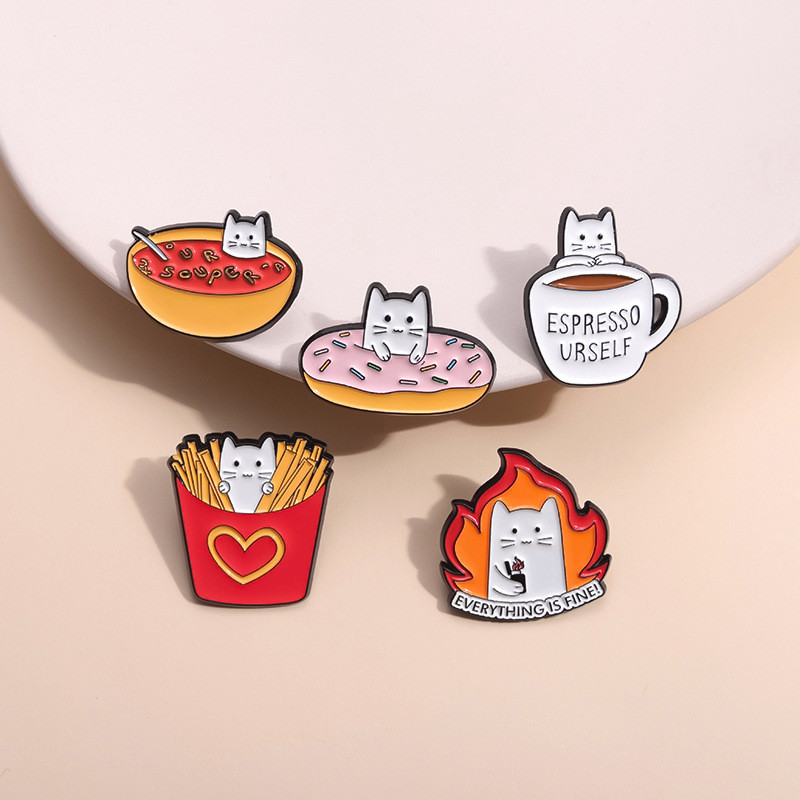 Kwaii Cat&Donnut Pins เข็มกลัดอาหารแมวสีขาวสําหรับเครื่องประดับแฟชั่น &