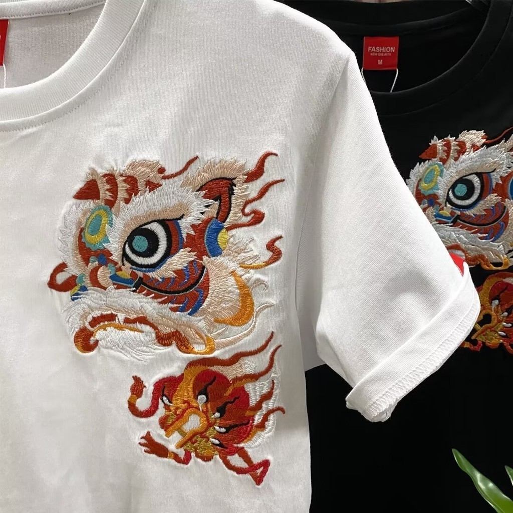 M-5XLMens Oversize Tee Casual หลวมสไตล์จีน red lion dance พิมพ์เสื้อยืดเหมาะสําหรับผู้ชายผู้หญิง