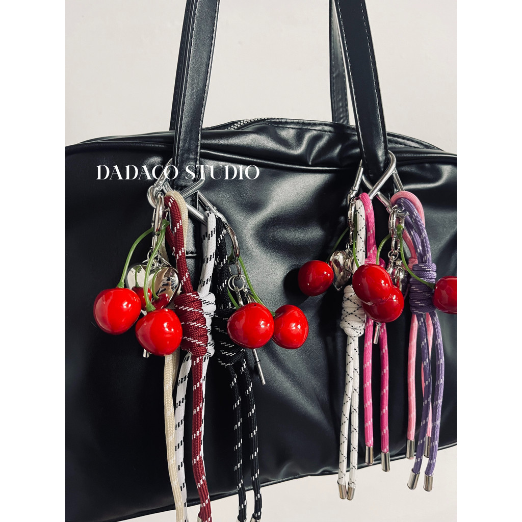【ส่งจากไทย🚚】✨ซองใส่บัตร พวงกุญแจรถ🍒Cherry Keychain พวงกุญแจเชอรี่แดง diy เชอร์รี่จำลอง จี้กระเป๋า หัวใจ วัสดุโลหะ ชาร์ม โบฮีเมียน bag charm สายคล้อง เชือกถัก ของตกแต่งกระเป๋า เหมาะสำหรับแขวนบนกระเป๋า miumiu/stand oil post bag/กระเป๋าโทส