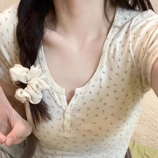 YY61 พร้อมส่ง เสื้อครอปเเขนสั้นสีนวลลายดอกไม้ สไตล์เกาหลี