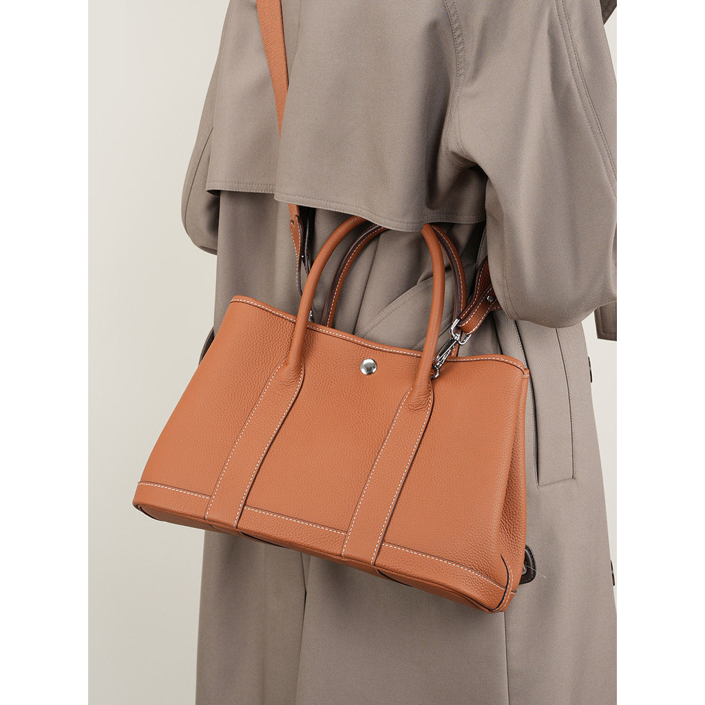GD graden 26cn 30 cm Leather (12นิ้ว)  กระเป๋าสะพายไหล่ กระเป๋าถือ หนังแท้ ทรงโท้ท ขนาดใหญ่ จุของได้เยอะ เหมาะกับงานปาร์ตี้ในสวน สําหรับสตรี tote bag