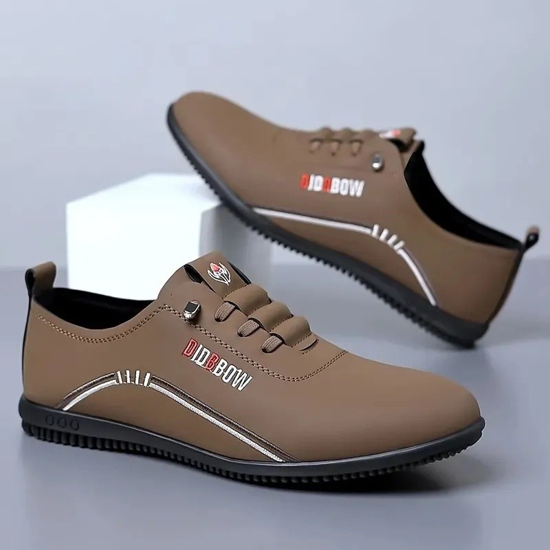 2024 รองเท้าผู้ชายสไตล์ใหม่ Soft Sole ผู้ชาย High-End รองเท้าหนังแท้ Breathable สไตล์ใหม่อินเทรนด์รองเท้าหนังลําลอง Soft Sole พื้นผิวนุ่ม HBMR