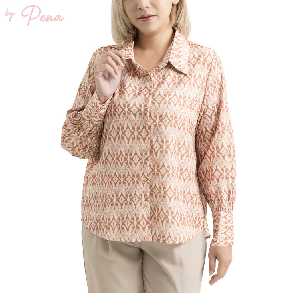 By Pena เสื้อเบลาส์ผู้หญิงคอปกเชิ๊ต ลายผ้ามัดหมี่ แขนยาว BPSL082403