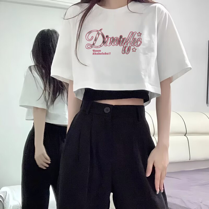 เสื้อยืดแขนสั้นไหล่สีขาวผู้หญิงฤดูร้อนใหม่ Bare Midriff เอวสูงดีไซน์ด้านบน Sense Niche