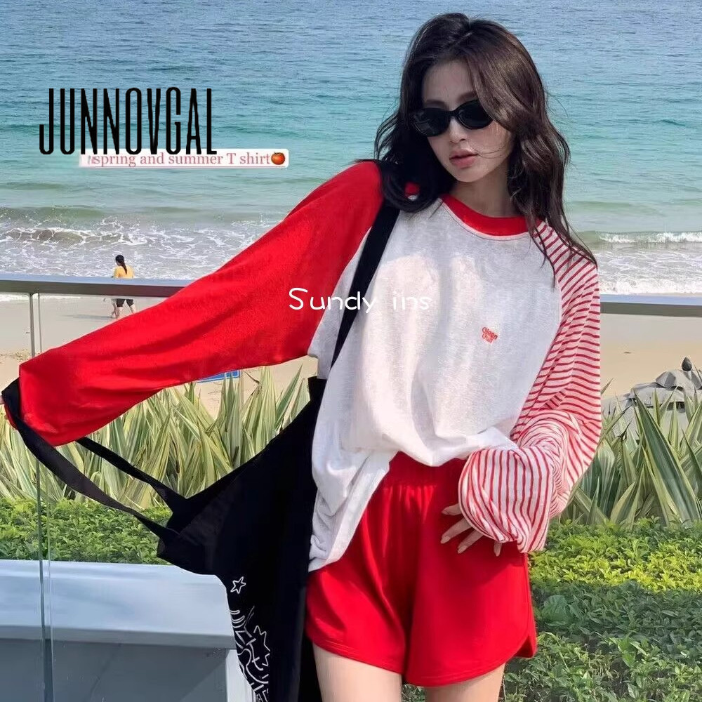 Junnovgal เสื้อยืดผู้หญิง Loose Fit 2024 สีตัดกันลายแขนยาวสไตล์ใหม่
