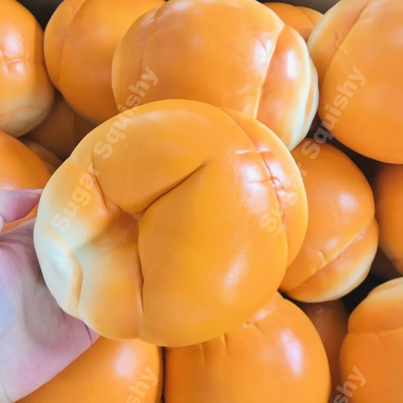 สกุชชี่ ปังหนอนยักษ์สีขนมปัง หอม นุ่ม ชิ้นใหญ่เต็มมือ เนื้อดีมาก ฟินๆ