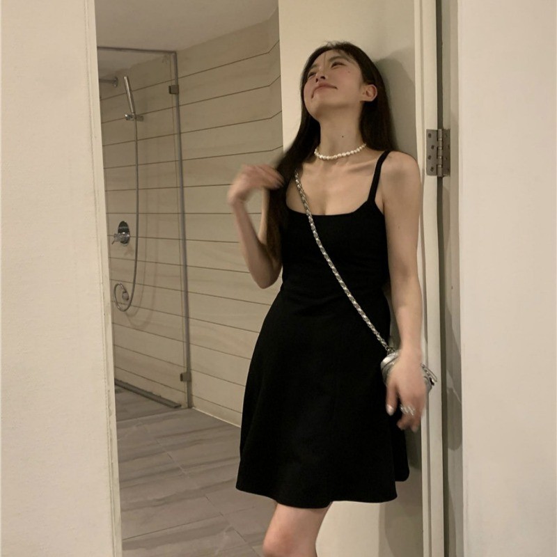 Luna Shop ชุดเดรสสายเดี่ยวสีดำเฮปเบิร์นชุดเดรสสีดำเรียบหรู รูปที่ 5