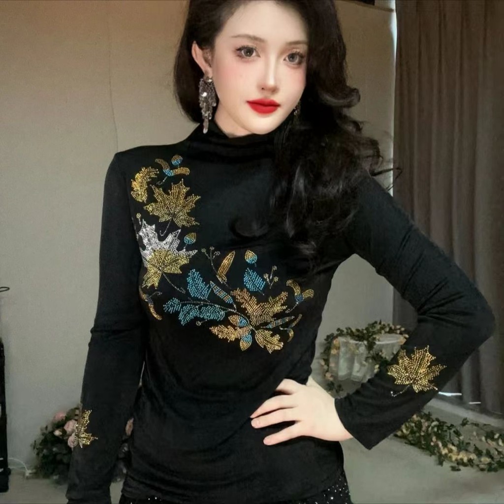 เวอร์ชั่นเกาหลีของใหม่ยืดหยุ่นคอสูง พลอยเทียม แขนยาวแฟชั่นสลิมฟิตเสื้อยืดด้านบน