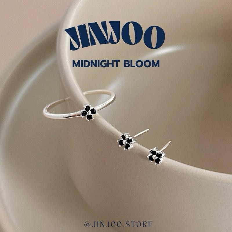 Jinjoo ต่างหู+แหวนดอกไม้ รุ่น Midnight bloom ดีไซน์ดอกไม้สีดำขนาดเล็ก รหัส RA05 และ A19