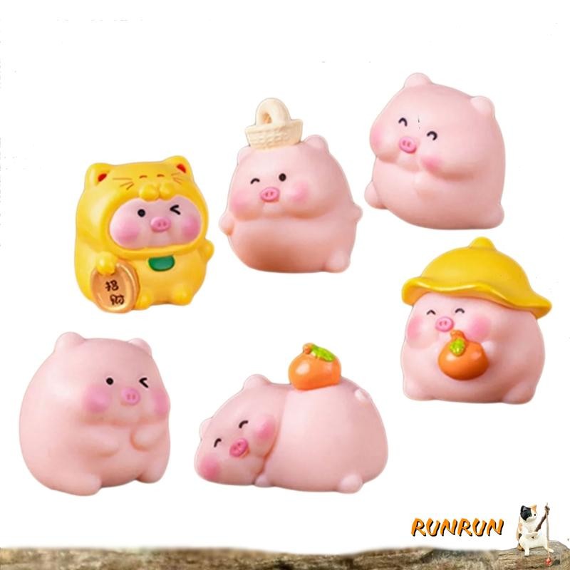 RUNN Lucky Fortunes หมู PVC Mini ตุ๊กตาโฮมออฟฟิศโต๊ะตกแต่งรถหัตถกรรม