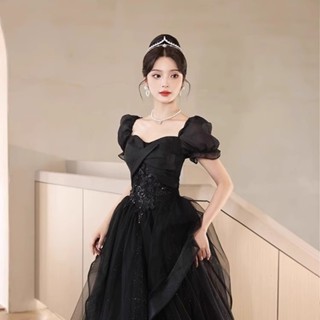 ชุดราตรียาว พิมพ์แขนปัก สีดำและแดง เหมาะสำหรับงานแต่งงาน วัน…