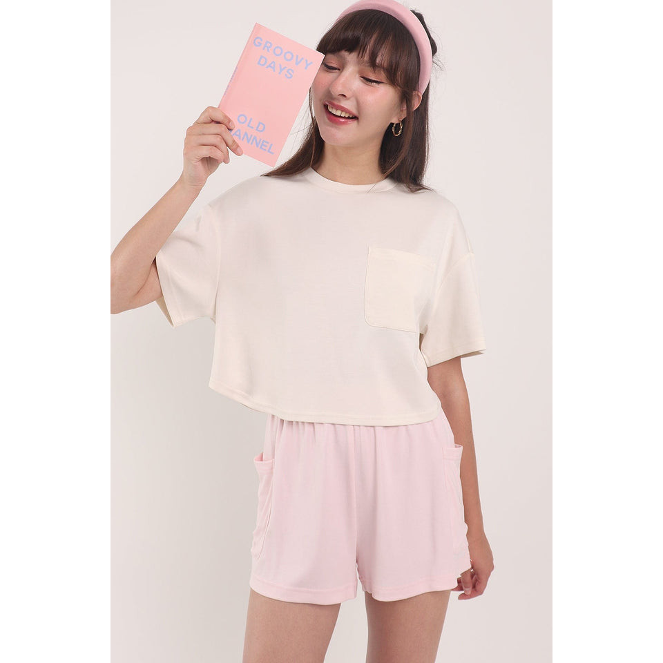 HENLEY POCKET TEE TOP IN CREAM WHITE