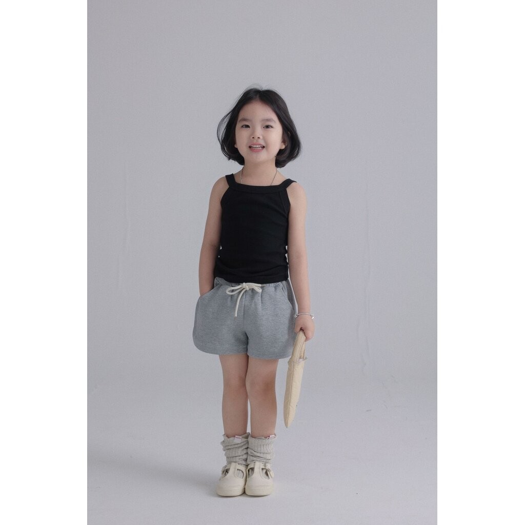 LLT-51 เสื้อกล้ามแขนเว้าแบบรัดรูปเป็นผ้ายืดนิ่มใส่สบาย มินิมอลสไตล์ มี 3 สี (ขนาด 90-150)