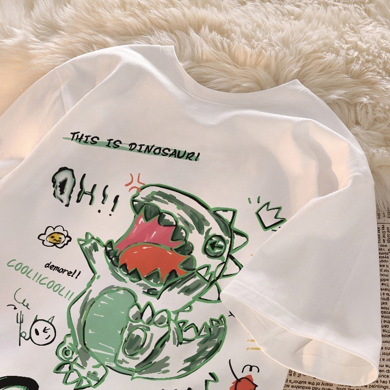 ​COD (กรุงเทพจัดส่งสินค้า)BOOM Shop การ์ตูนไดโนเสาร์น่ารักพิมพ์เสื้อยืดแขนสั้นหลวม
