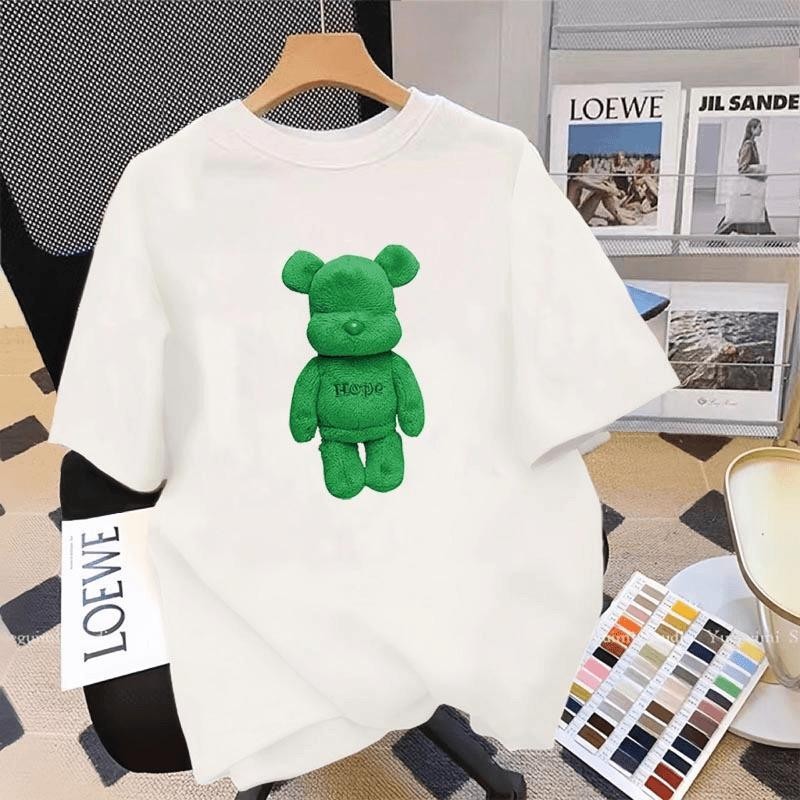 Y-T 【พร้อมส่ง】เสื้อยืดโอเวอร์ไซส์ คอลูกเรือ พิมพ์ "หมีบริค" ไม่เกิดริ้วรอยง่าย ผ้าฝ้ายแท้ สวมใส่สบาย พร้อมส่ง S-4XL