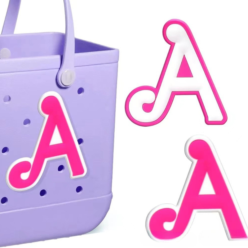 ตัวอักษรสีชมพู A-Z กระเป๋า Jibbitz อุปกรณ์ตกแต่งกระเป๋า ติดกระเป๋า Bogg bag DIY accessories Charms ถอดได้ สำหรับกระเป๋าชายหาด