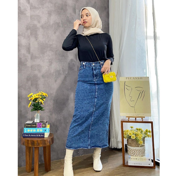 THEANA ZENDA AURA SPLIT JEANS SKIRT // PRABO COOL JEANS SKIRT