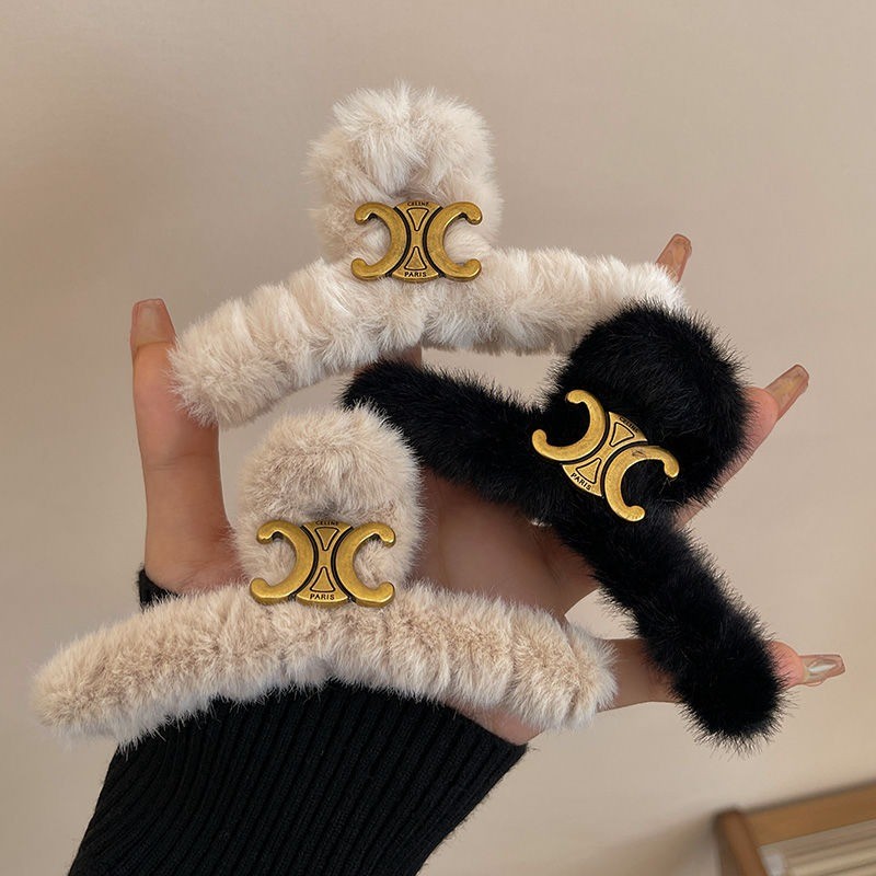 ฤดูใบไม้ร่วงฤดูหนาวย้อนยุคตุ๊กตาคว้าคลิปหญิง 2024 สไตล์ใหม่อินเทรนด์ด้านหลังหัว ผู้มีอิทธิพล คลิปฉลามขนยาวกิ๊บเครื่องประดับผม