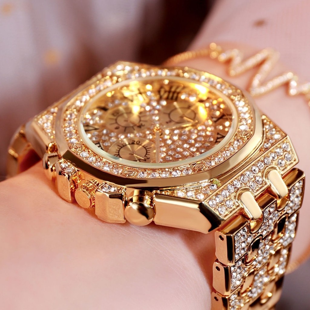 ✨2025✨ Jam tangan lelaki เพชรหรูหราใหม่นาฬิกาทรายทองสําหรับผู้หญิงเพชร Hip-Hop นาฬิกาผู้ชายหน้าปัดขน