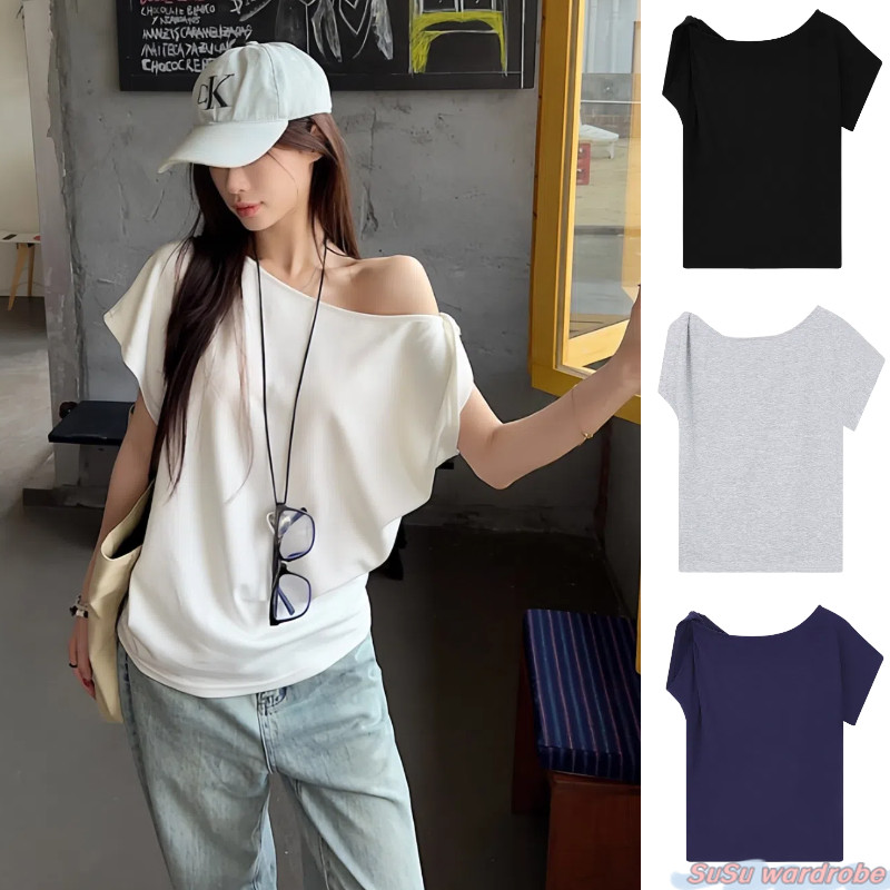 SuSu 🎀พร้อมส่ง 🎀แขนสั้น เสื้อแขนสั้นคอเฉียงโชว์บ่า ดีไซน์ไม่สมมาตรสุดทันสมัย เนื้อผ้านุ่มสวมใส่สบาย 