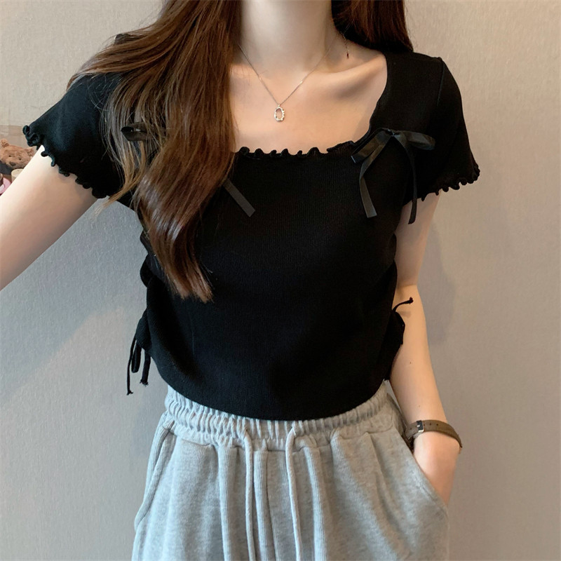DoDo⭐️พร้อมส่ง⭐️เสื้อไหมพรมแขนสั้น คอสี่เหลี่ยม ผูกโบว์สีพื้นแต่งขอบหยัก(09005)