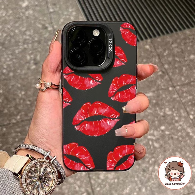 ส่งจากไทย สาวการ์ตูนกับริมฝีปากสีแดง เคส IPhone 11 15 16 14 13 Pro Max XR พสัส13 12 Pro 7 8Plus SE X Xs Max Hard Case