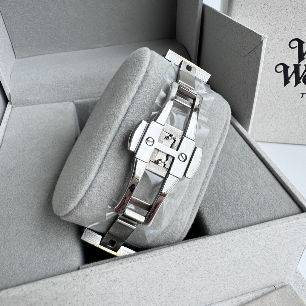 Vivienne Westwood แกะสลัก Star Plate แฟชั่นนาฬิกาชาย/หญิง 39MM