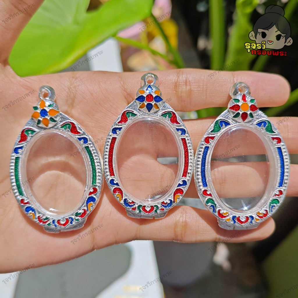 กรอบพระ กรอบพระเงินผสม หัวลายพิกุลลงยาคละสี | ไข่ใหญ่ | กว้าง2.7*สูง3.4ซม.(ขนาดจอกระจก) | มีห่วงและยางรองแถมให้