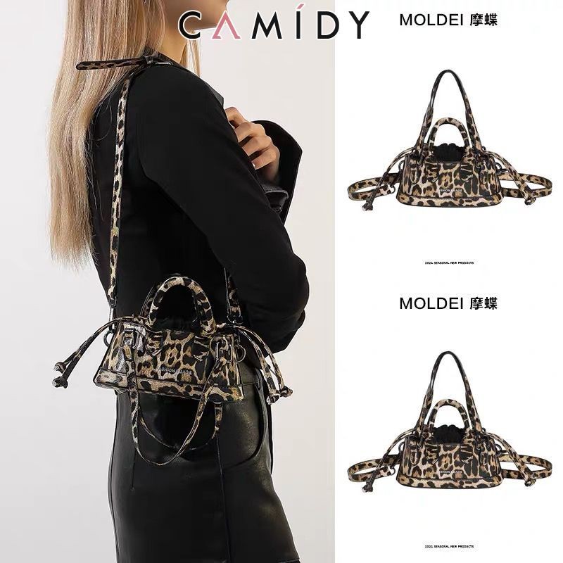 Camidy Niche design mini ปากซองจดหมายสีแดงกระเป๋าถือแฟชั่นกระเป๋าสะพายไหล่ลายเสือดาว